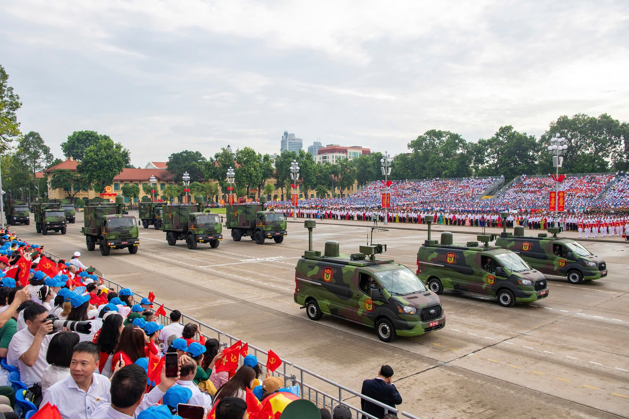 Xe tac chien dien tu 02