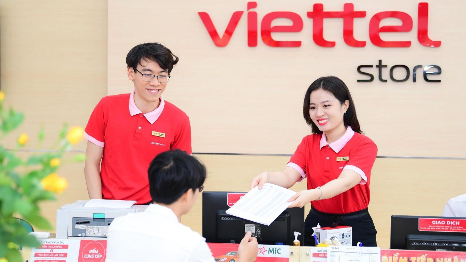 Cú 'lội ngược dòng' của siêu thị Viettel Store suýt bị đóng cửa