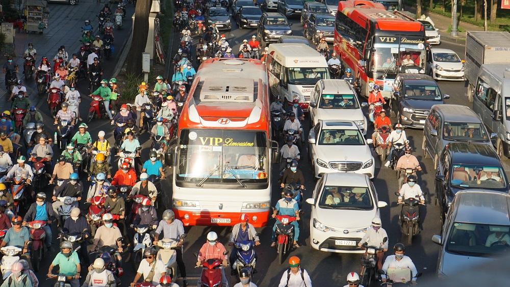 CBNV đi làm xa nhà, Tập đoàn sẽ rà soát để có hỗ trợ phù hợp