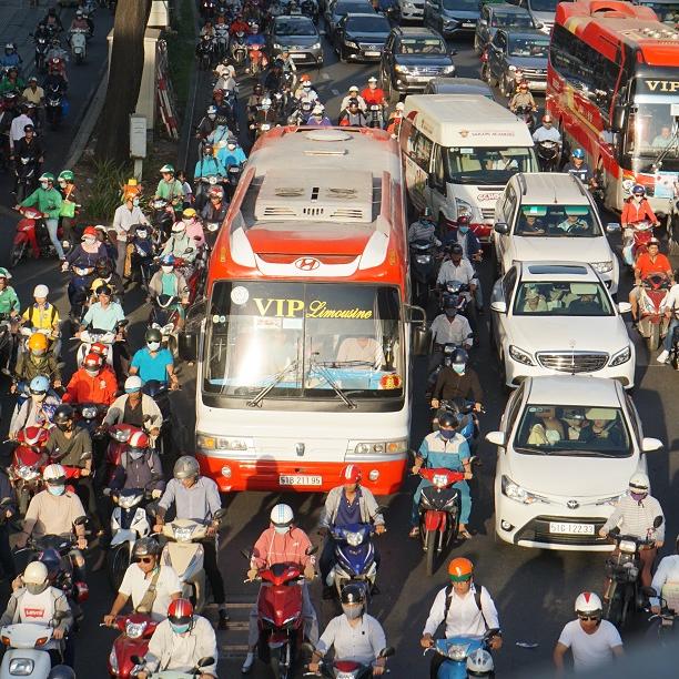 CBNV đi làm xa nhà, Tập đoàn sẽ rà soát để có hỗ trợ phù hợp