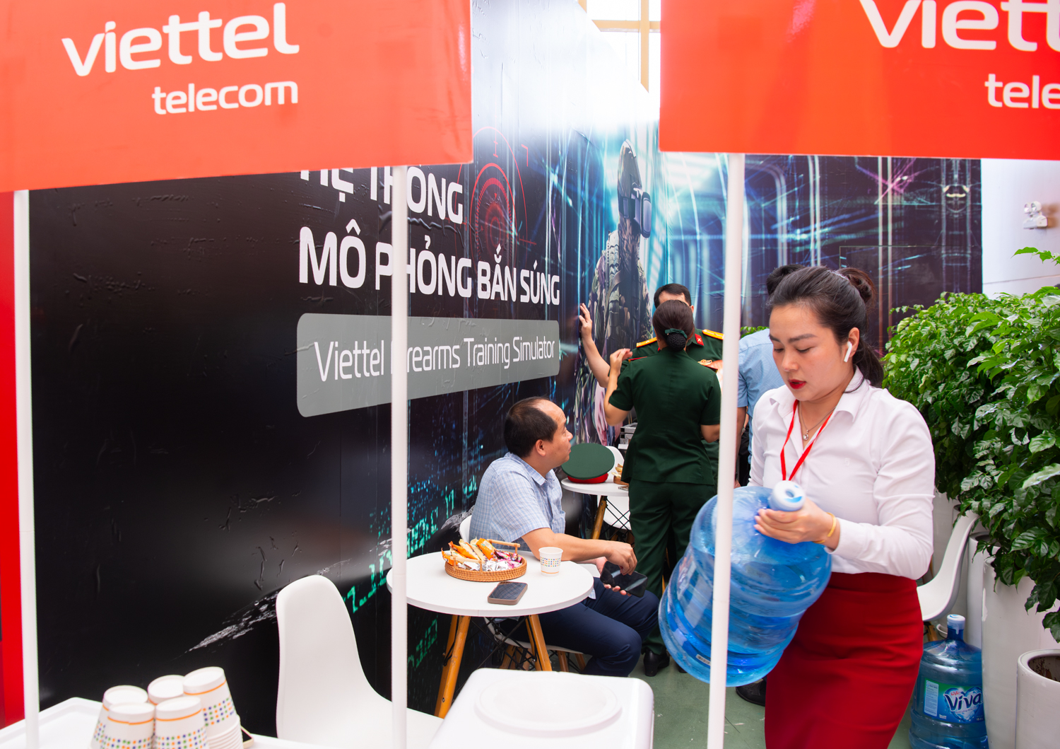 20250912 Bo truong BQP Phan Van Giang tham trien lam A80-29