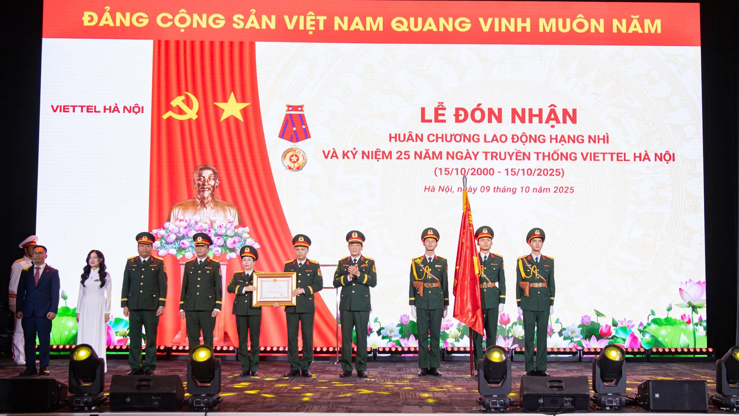Viettel Hà Nội nhận Huân chương Lao động hạng Nhì