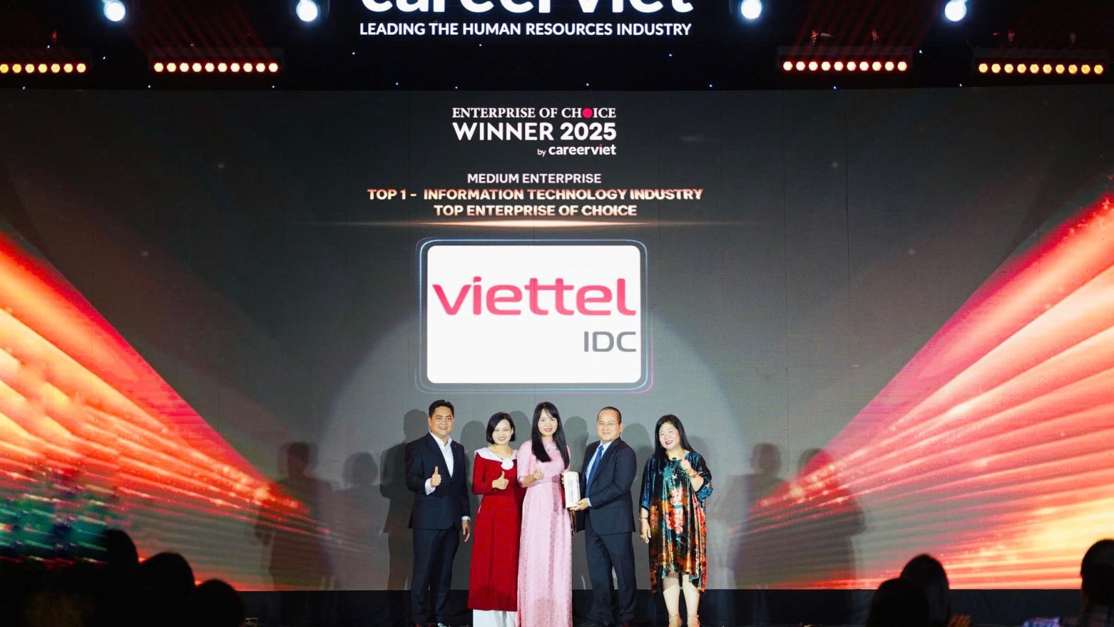 Viettel IDC là doanh nghiệp được yêu thích nhất 2025 trong lĩnh vực của mình