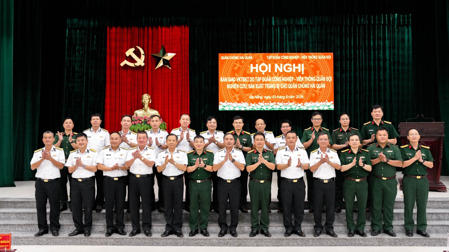 Quân chủng Hải quân tiếp nhận khí tài công nghệ cao do Viettel sản xuất
