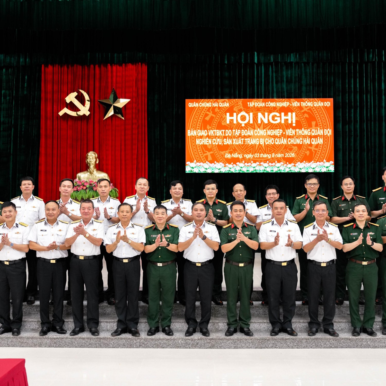 Quân chủng Hải quân tiếp nhận khí tài công nghệ cao do Viettel sản xuất