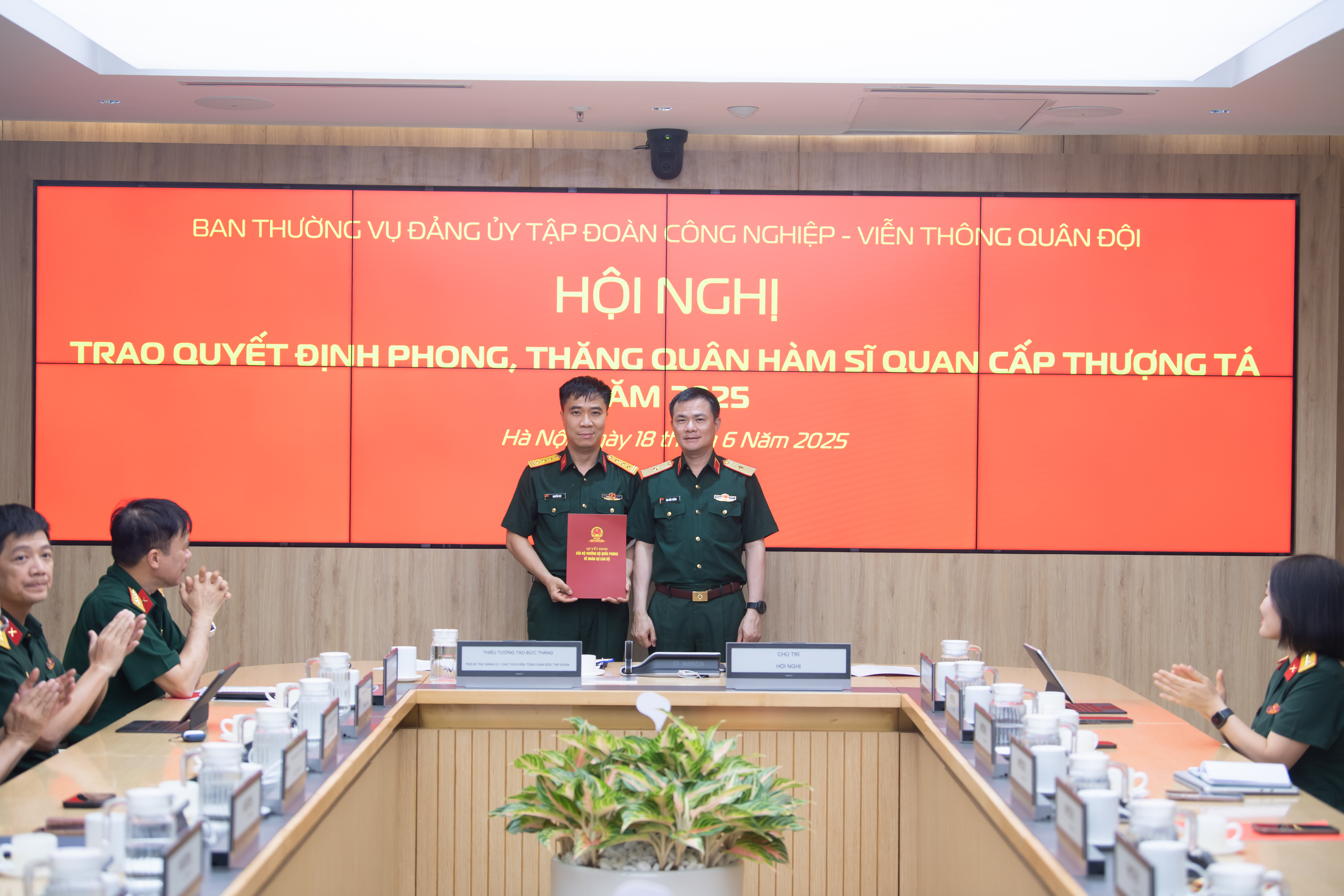 20250618 Trao QD can bo_thang quan ham Thuong ta-85