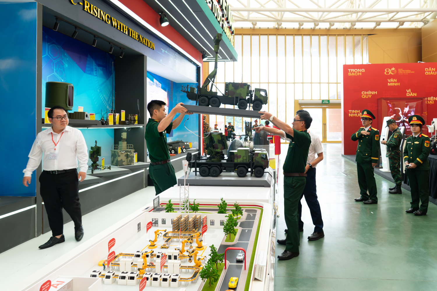 20250827 Trien lam A80-26