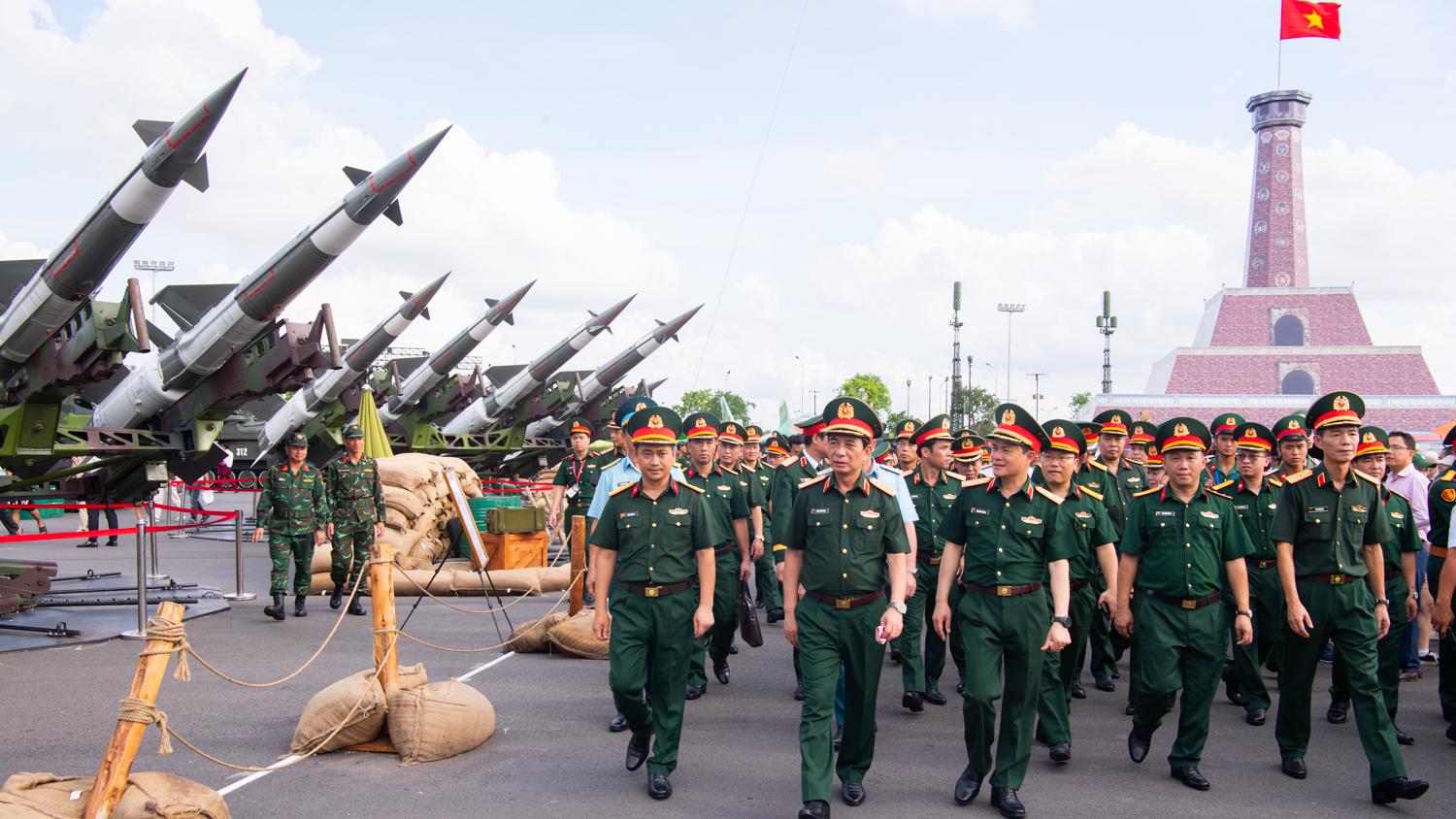 Bộ trưởng Phan Văn Giang biểu dương Viettel tại Triển lãm thành tựu đất nước