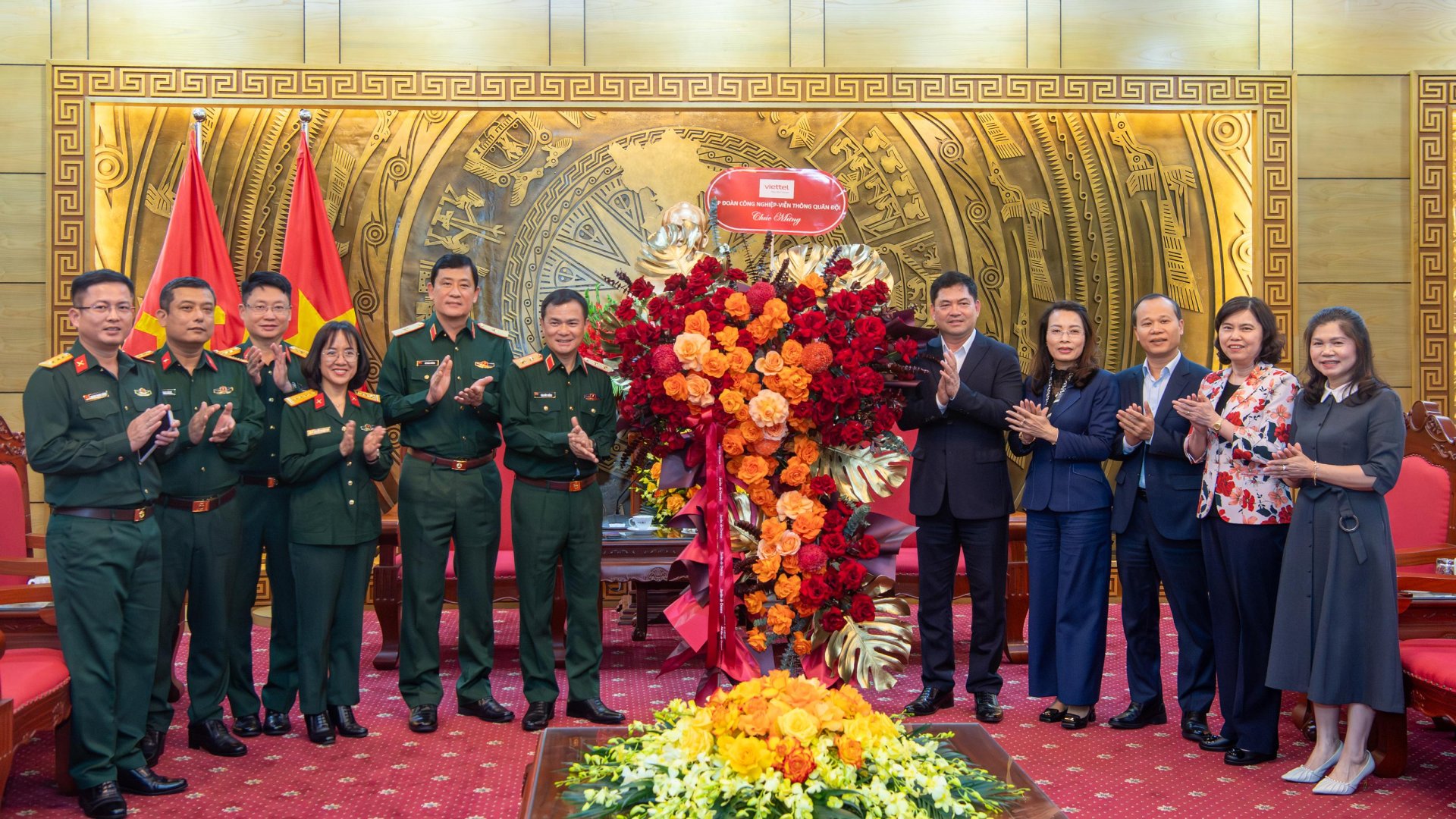 Bí thư Tỉnh uỷ Bắc Ninh tin tưởng vào năng lực chuyển đổi số của Viettel