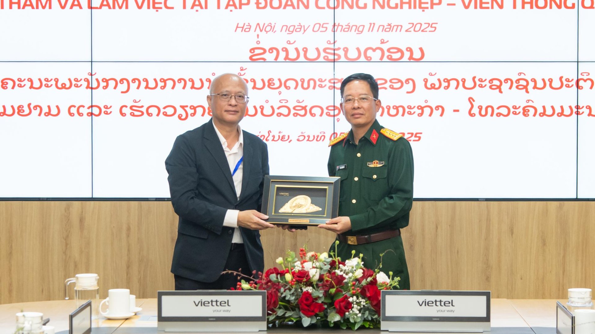 Đoàn cán bộ cấp chiến lược Lào tìm hiểu công nghệ Viettel để phục vụ người dân