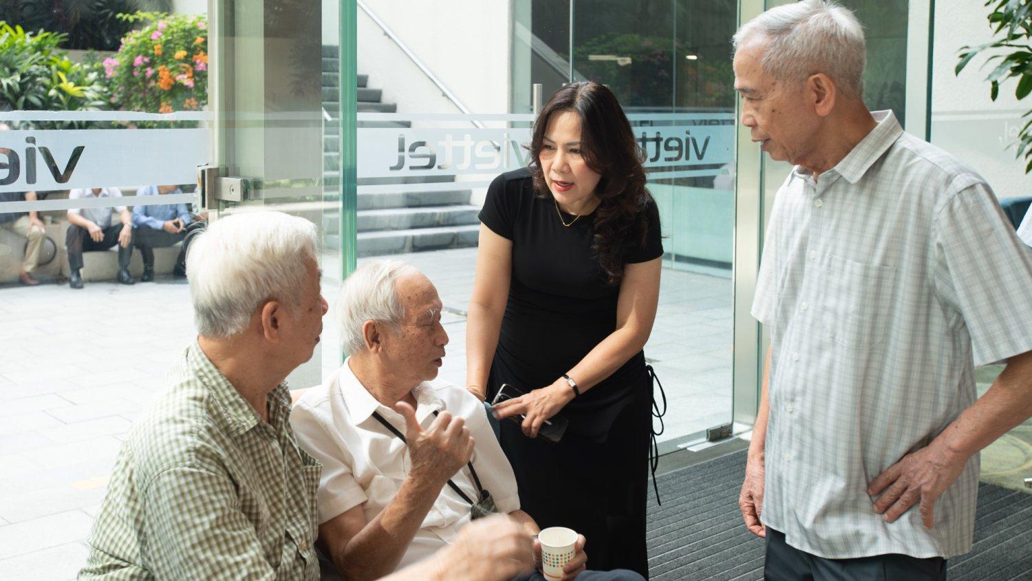 'Ấm lòng khi thấy thế hệ sau xây ngôi nhà chung Viettel ngày càng to đẹp’