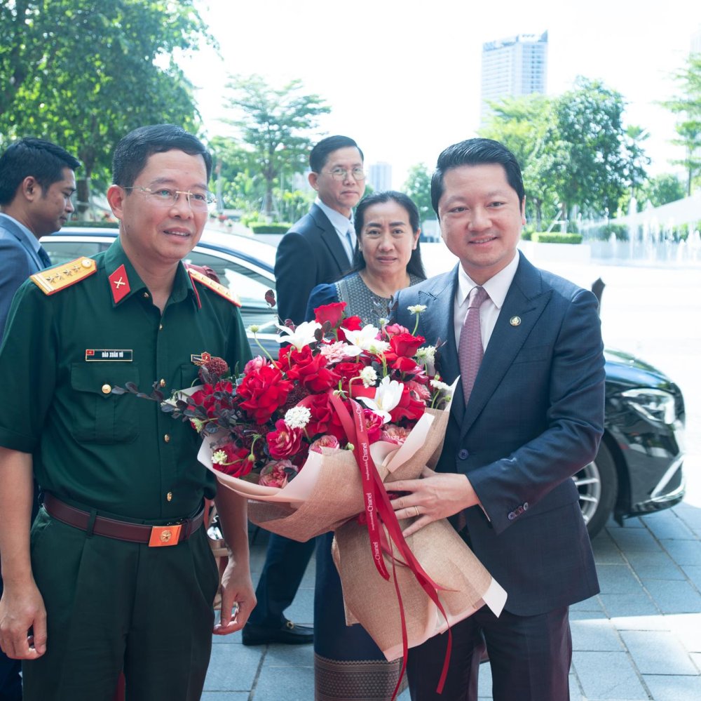 Đoàn công tác Bộ Thanh tra Campuchia tìm hiểu công nghệ Viettel
