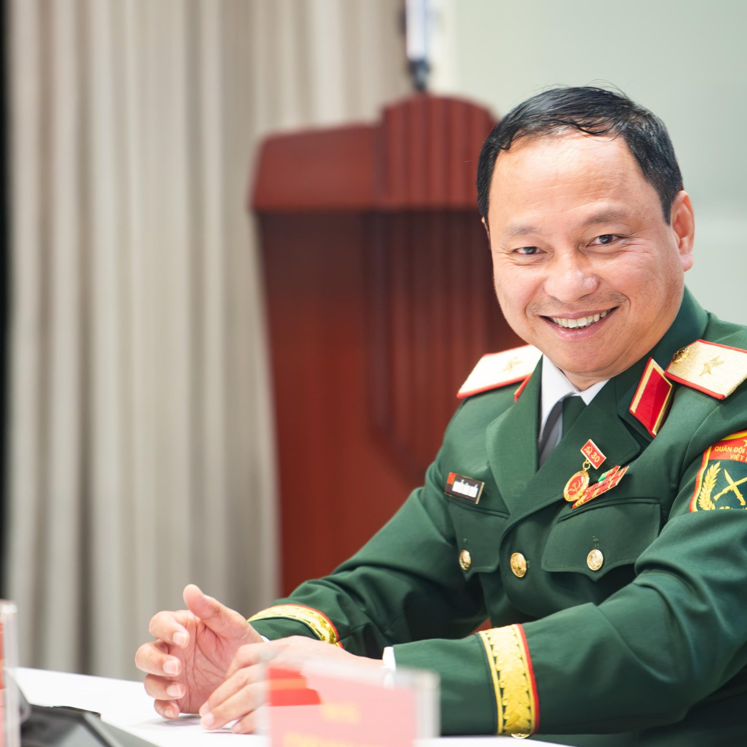 Thiếu tướng Nguyễn Đình Chiến nhận Huy hiệu 30 năm tuổi Đảng