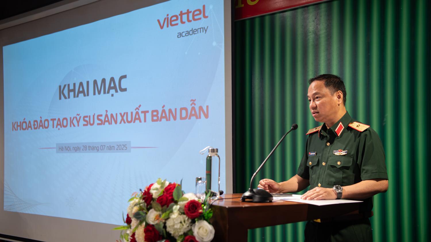 Phó TGĐ Tập đoàn Nguyễn Đình Chiến truyền cảm hứng cho 'lính tiên phong' bán dẫn