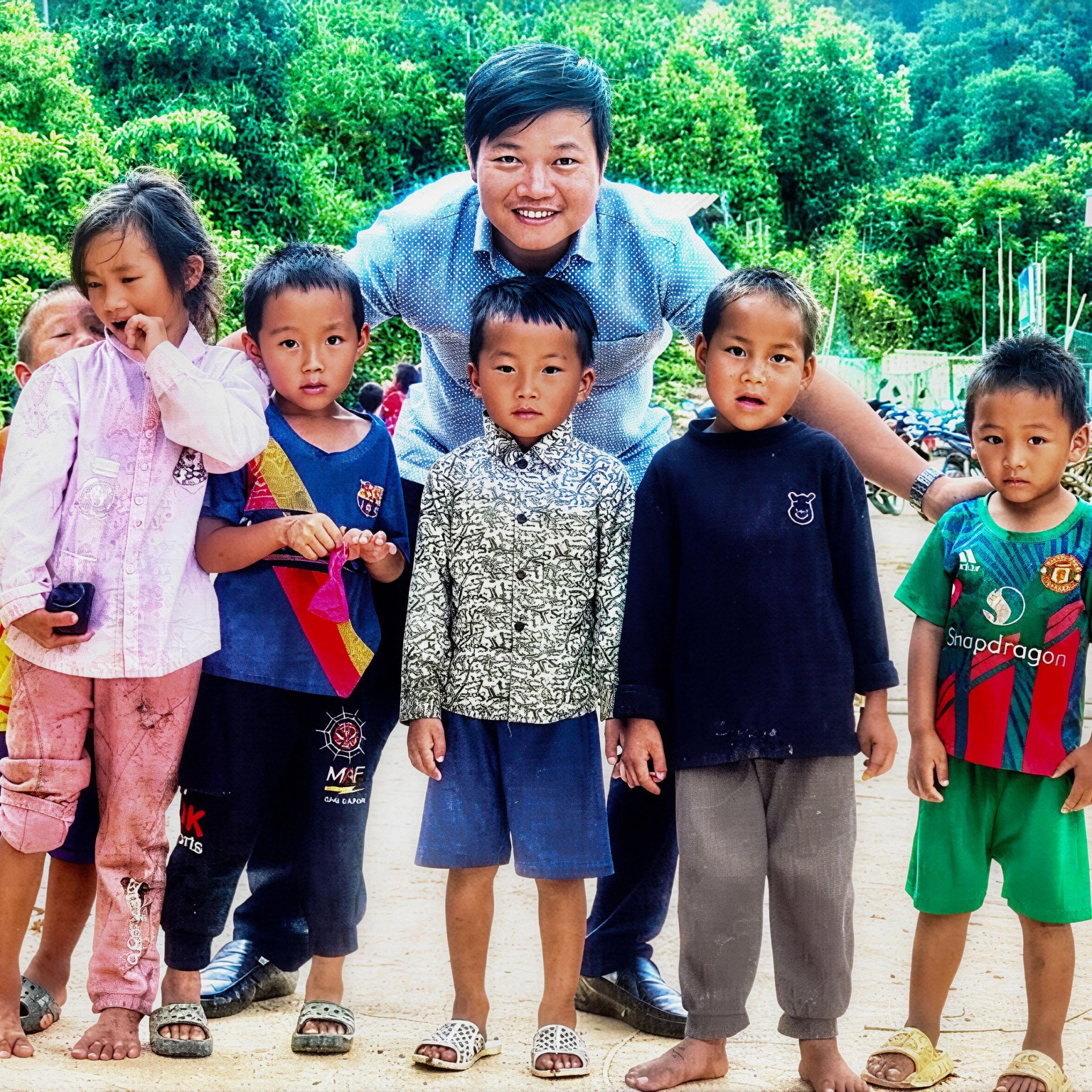 'Các cháu trong bản học được trên mạng không?'