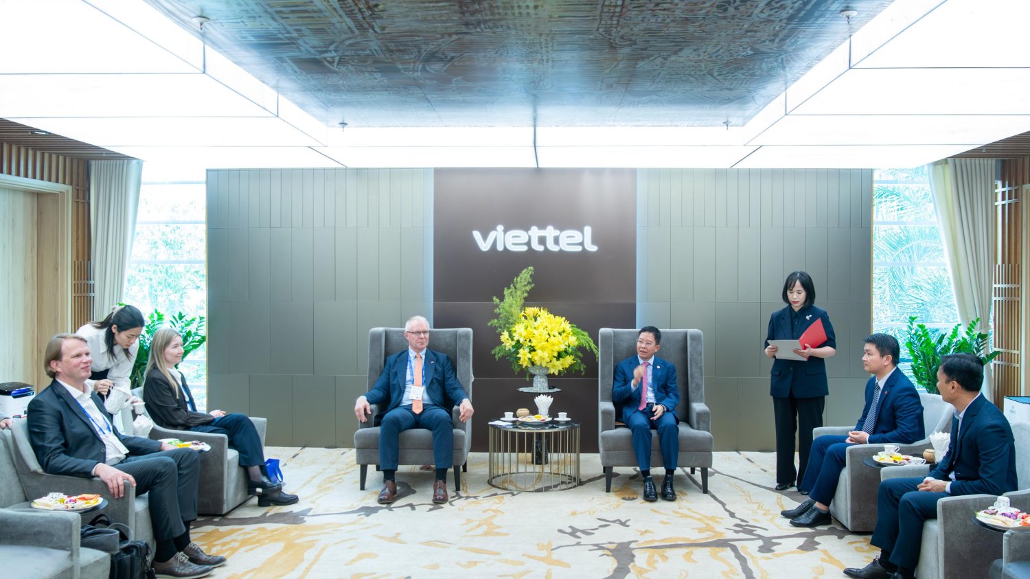 Đại sứ Estonia ấn tượng với năng lực chuyển đổi số của Viettel