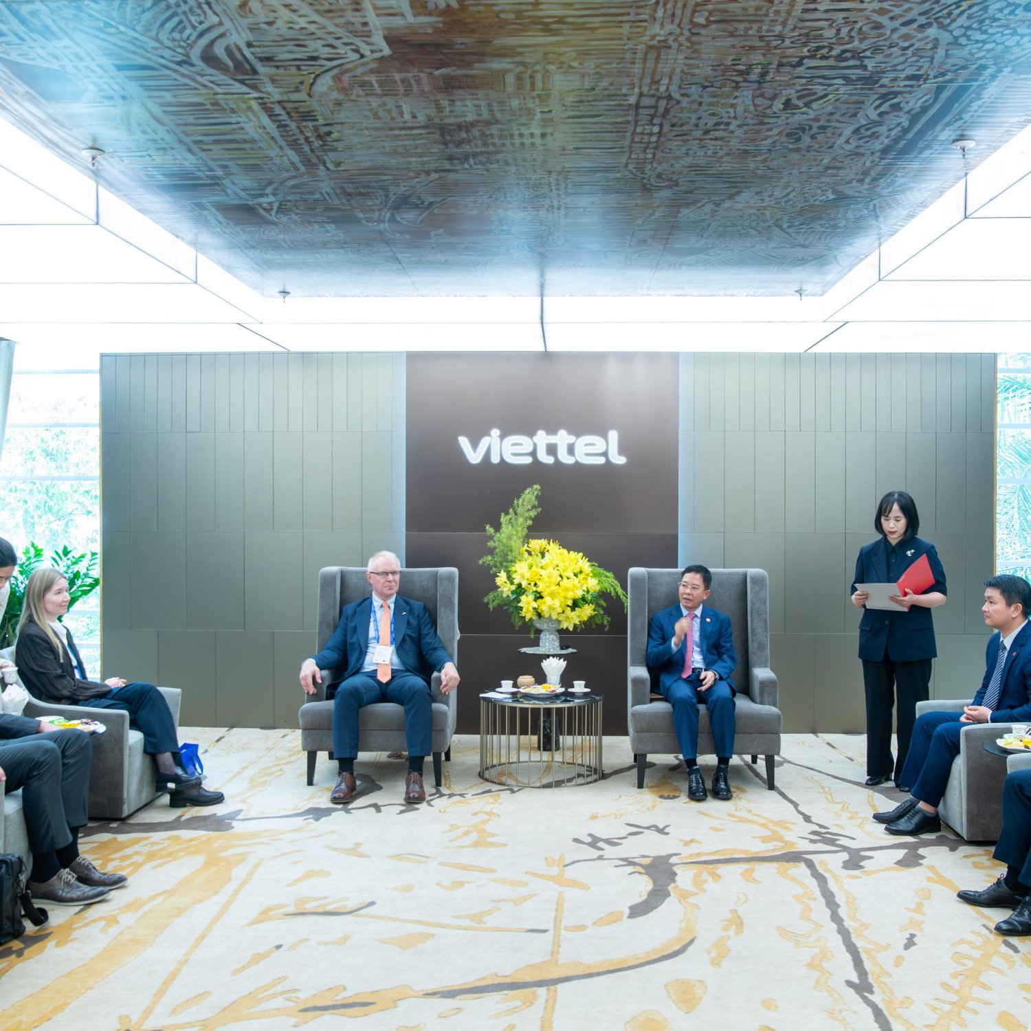 Đại sứ Estonia ấn tượng với năng lực chuyển đổi số của Viettel