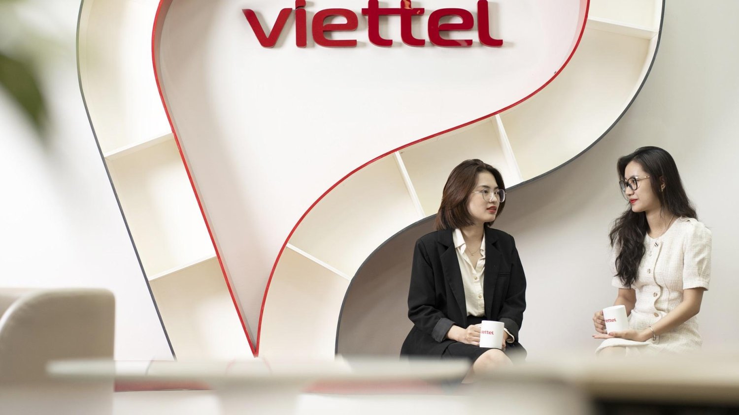 Khi bắt đầu sự nghiệp, nên chọn làm việc vì lý tưởng hay vì vật chất, danh vọng?