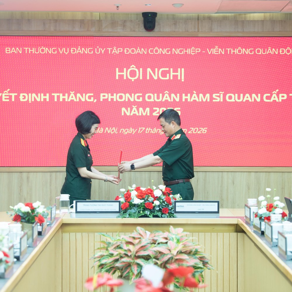 51 cán bộ Viettel nhận quyết định phong, thăng quân hàm