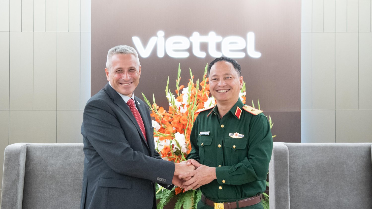 Viettel thúc đẩy hợp tác với Đại sứ quán Belarus trong lĩnh vực công nghệ cao