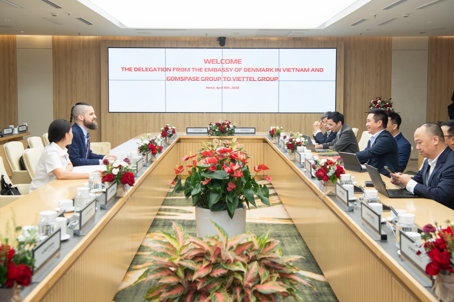 Viettel thảo luận hợp tác công nghệ vệ tinh với đối tác hàng đầu Đan Mạch