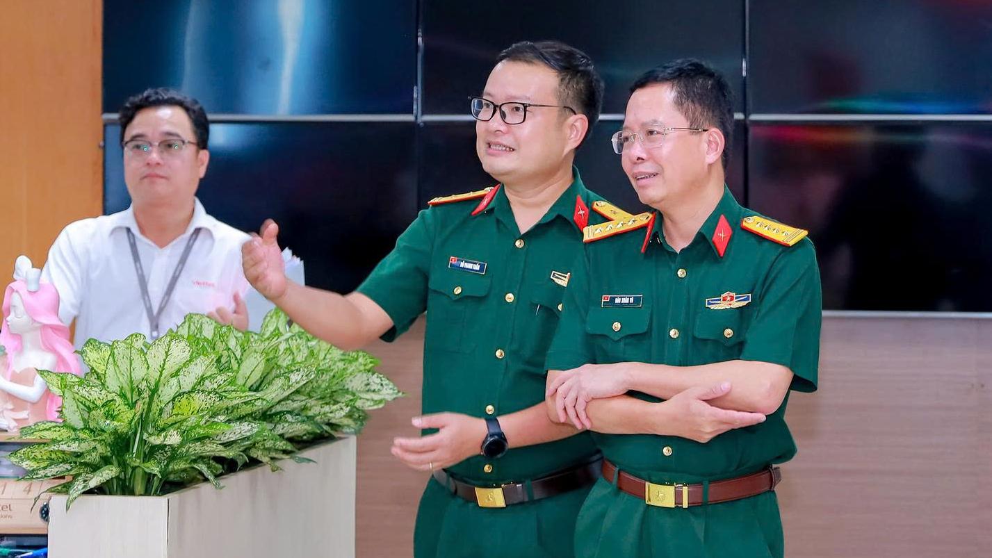 PTGĐ Đào Xuân Vũ tháo gỡ khó khăn tại Viettel Cần Thơ và An Giang