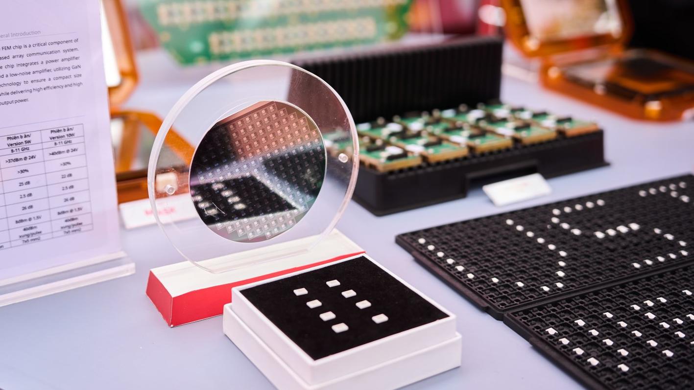 Sản xuất chip bán dẫn và tiêu chuẩn 'trên trời' phía sau nhà máy của Viettel