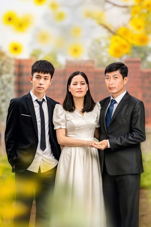 Ảnh 2 - Bức hình gia đình dù chưa từng tồn tại nhưng giờ sẽ là một phần ký ức của em Hành về bố mẹ