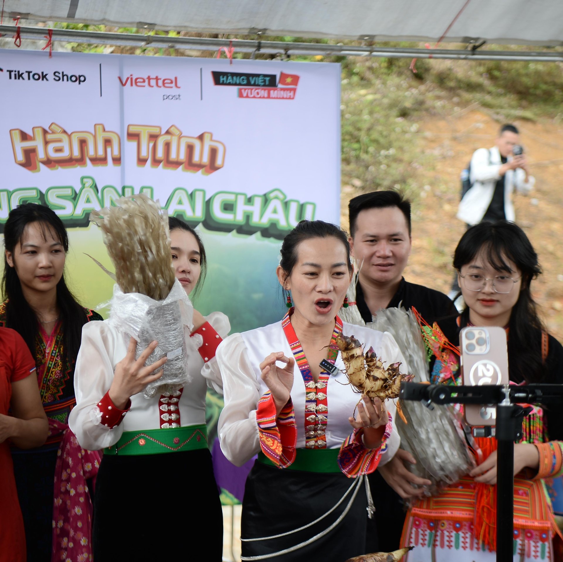 30 triệu views, 350 tấn nông sản và kinh doanh ‘không khoảng cách’ của Viettel