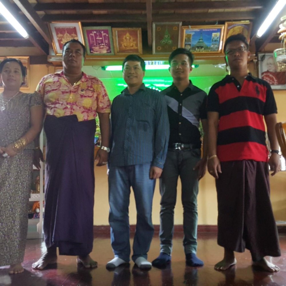 Đêm phủ sóng trên đỉnh núi Myanmar