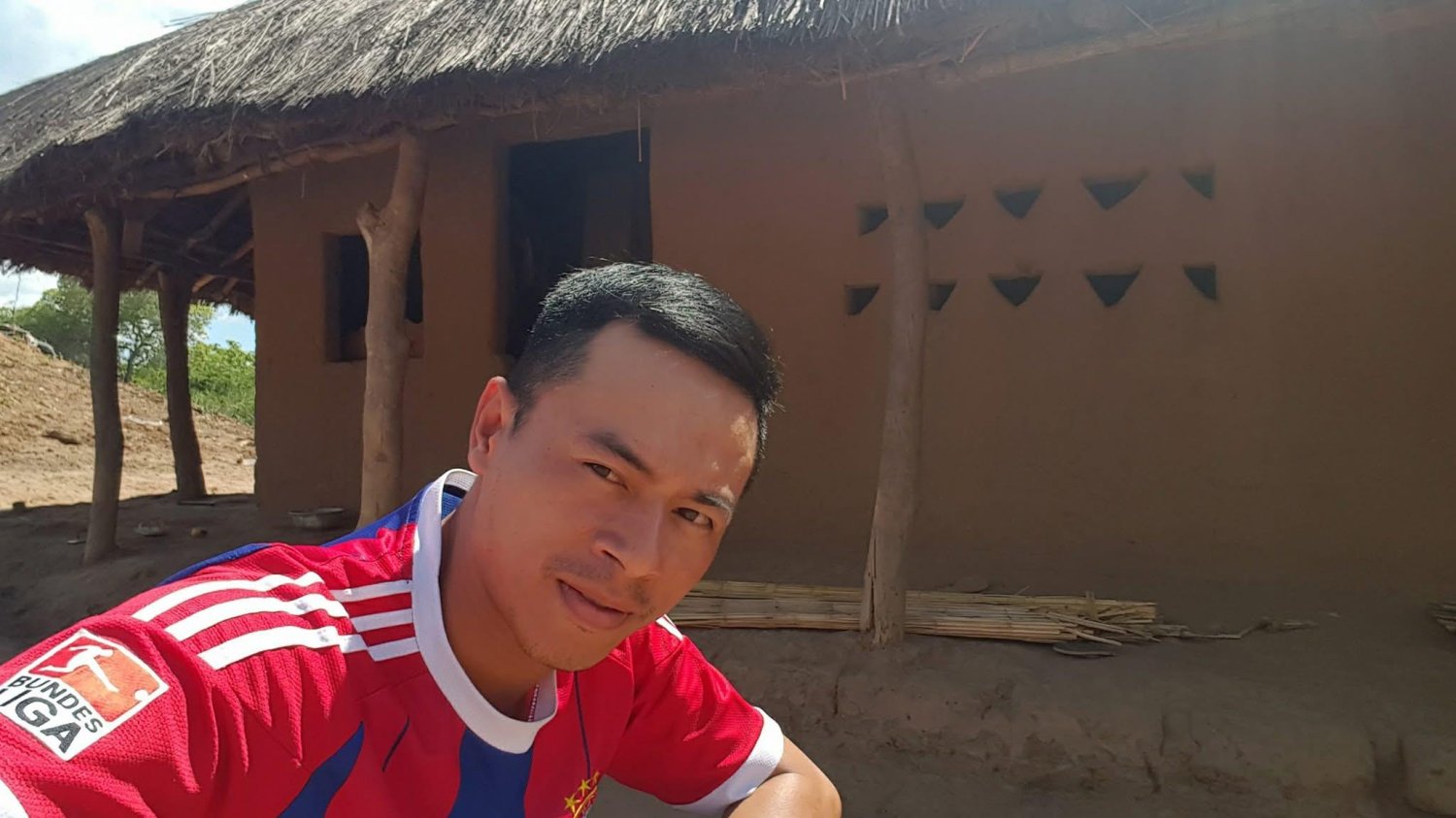 Dưới bầu trời châu Phi – Khi một cuộc gọi làm thay đổi mọi thứ