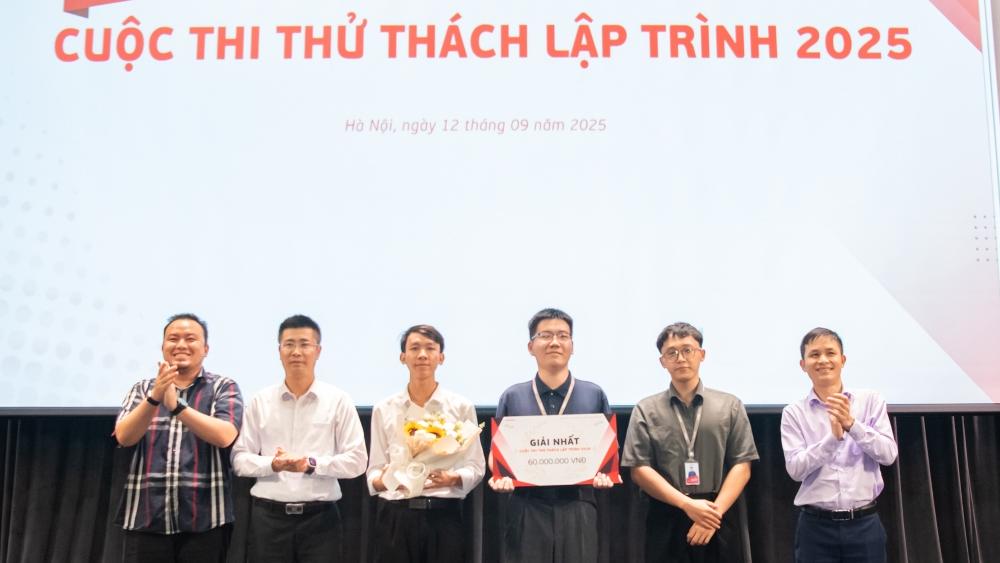 Bí kíp chiến thắng cuộc thi lập trình lớn nhất Viettel