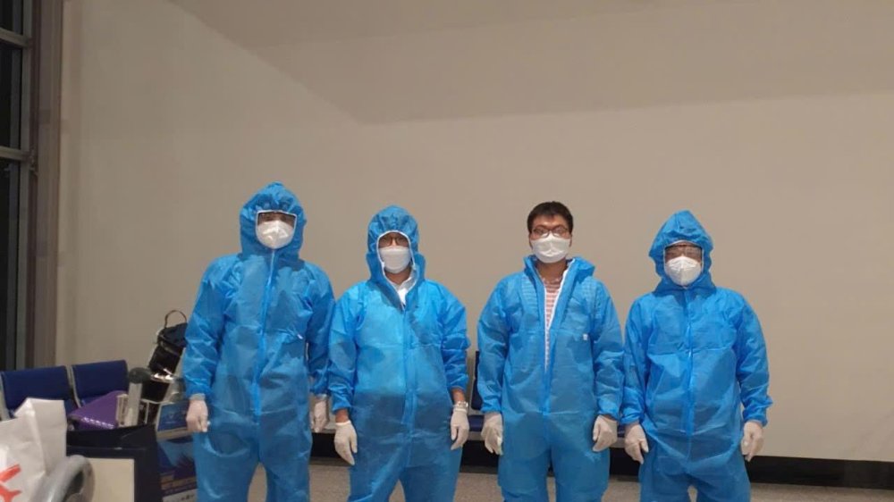 Chuyến đi qua tâm dịch và sáng chế quốc tế đầu tiên