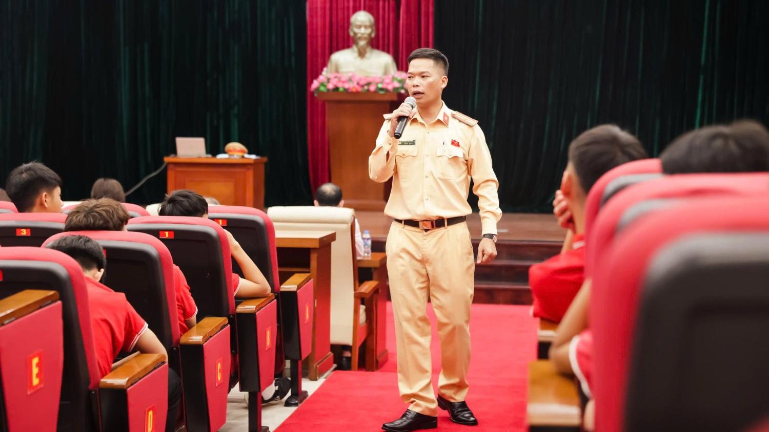 Thể Công - Viettel trang bị 'lá chắn pháp luật' cho cầu thủ trẻ