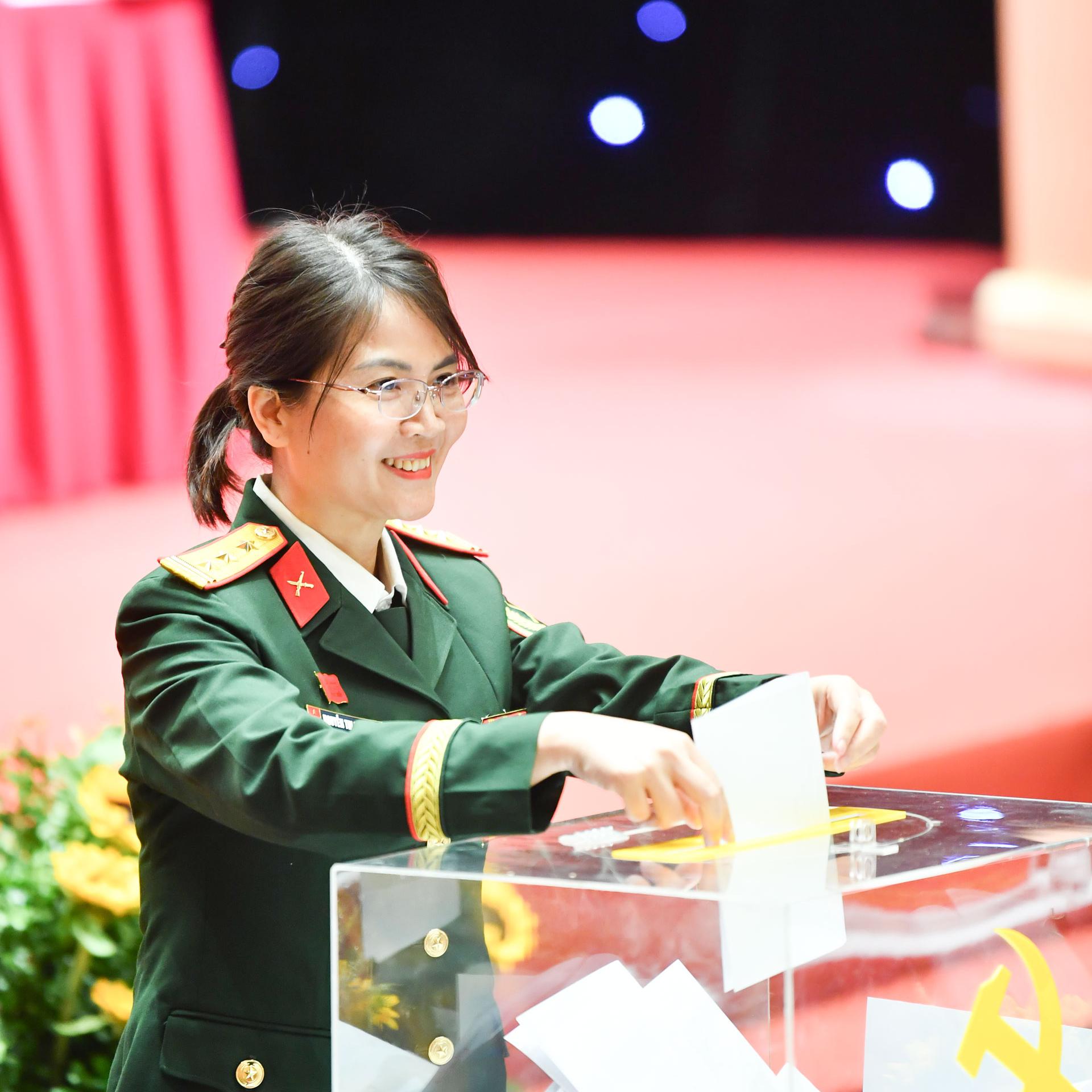 Phó Giám đốc Viettel Media gửi lời thơ mừng Đại hội Đảng bộ Tập đoàn