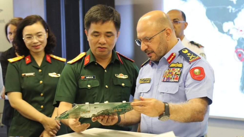 Bộ Quốc phòng UAE quan tâm tới các sản phẩm của Viettel