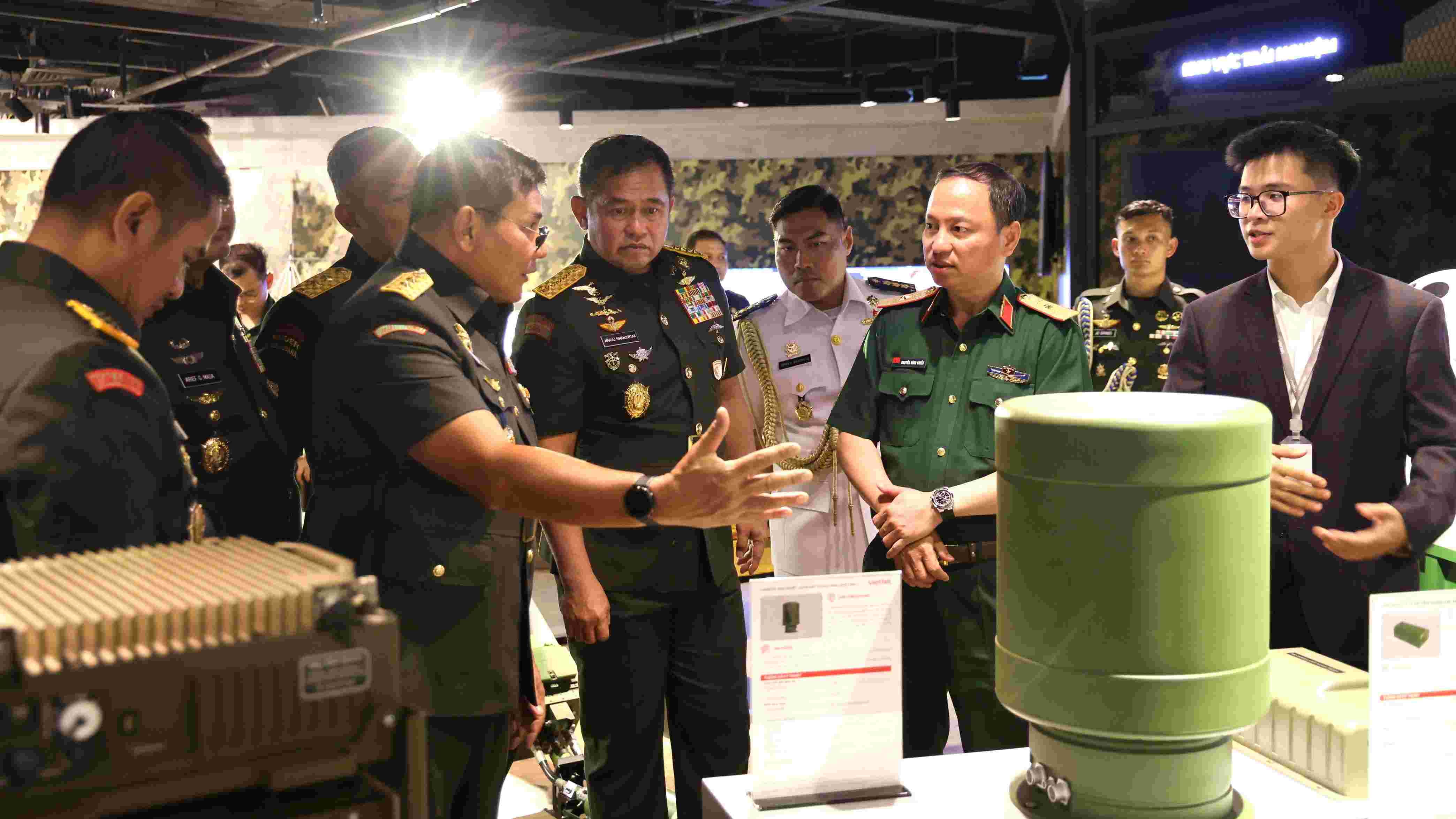 Tư lệnh Lục quân Indonesia để ngỏ khả năng hợp tác với Viettel