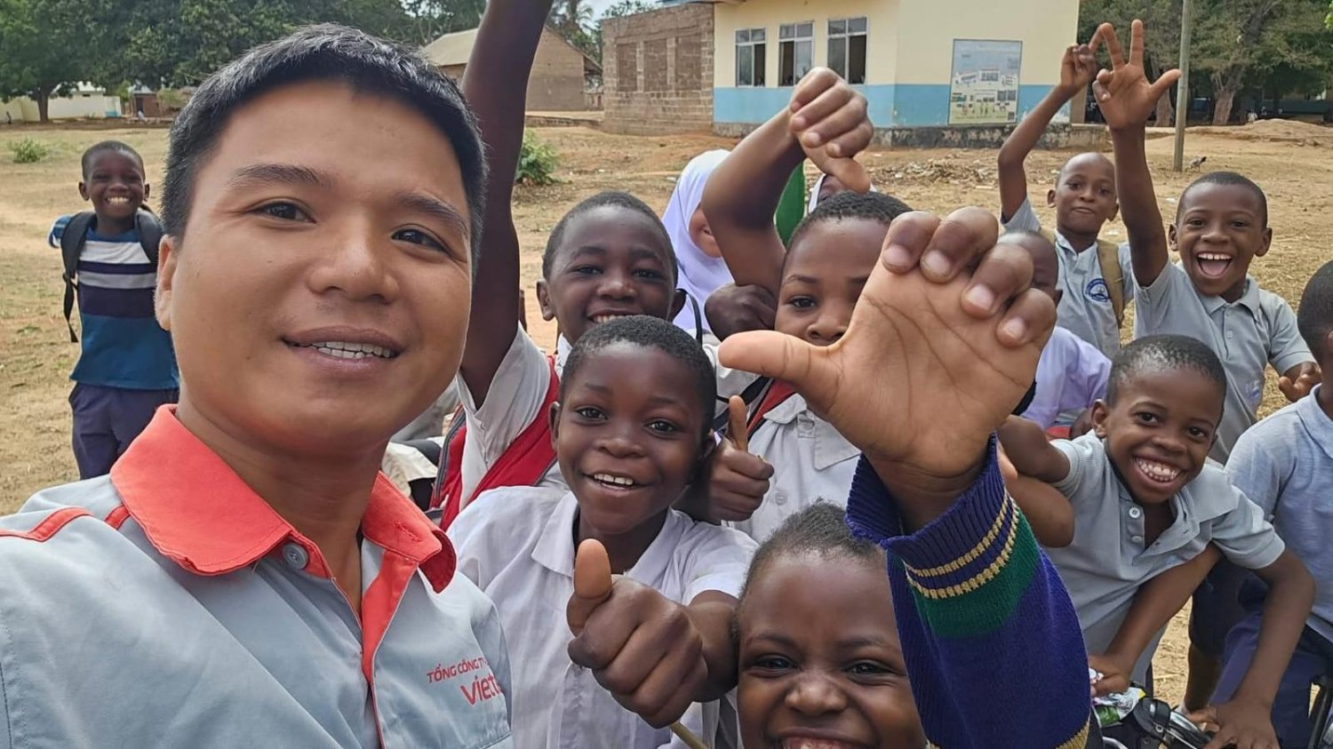 12.500 km và những 'mầm sóng' nở giữa rừng bao báp