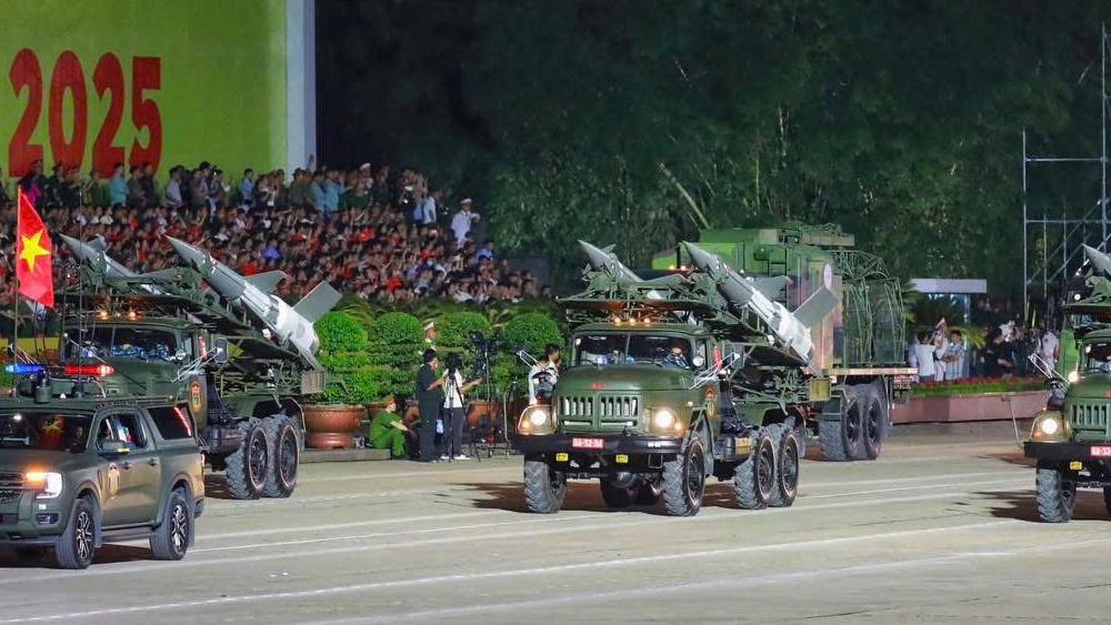 Dàn khí tài Viettel 'ra mắt' công chúng trong tổng hợp luyện