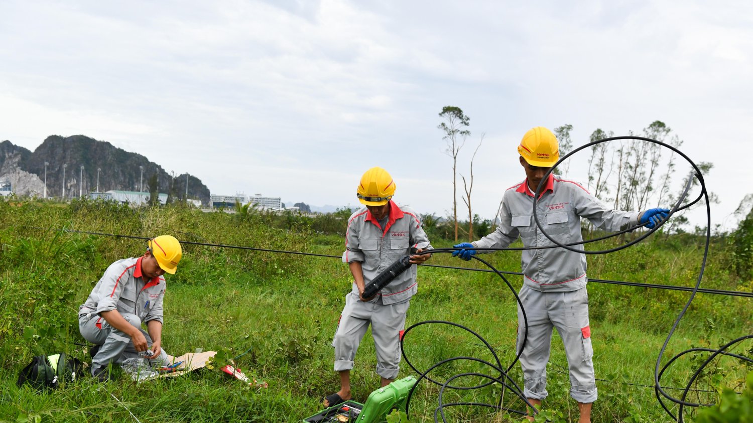 Vượt qua nghịch lý nơi tuyến đầu