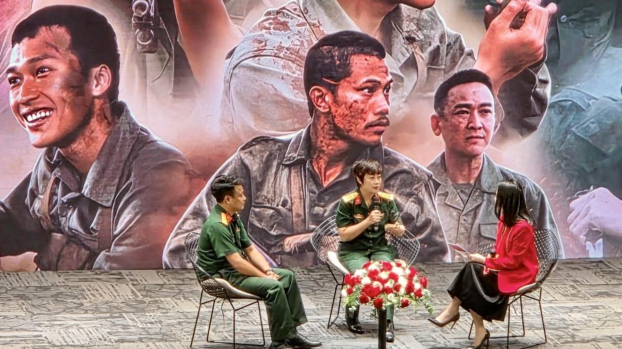 Đạo diễn phim Mưa đỏ: 'Chúng tôi chỉ mới khắc hoạ được 1% sự khốc liệt'