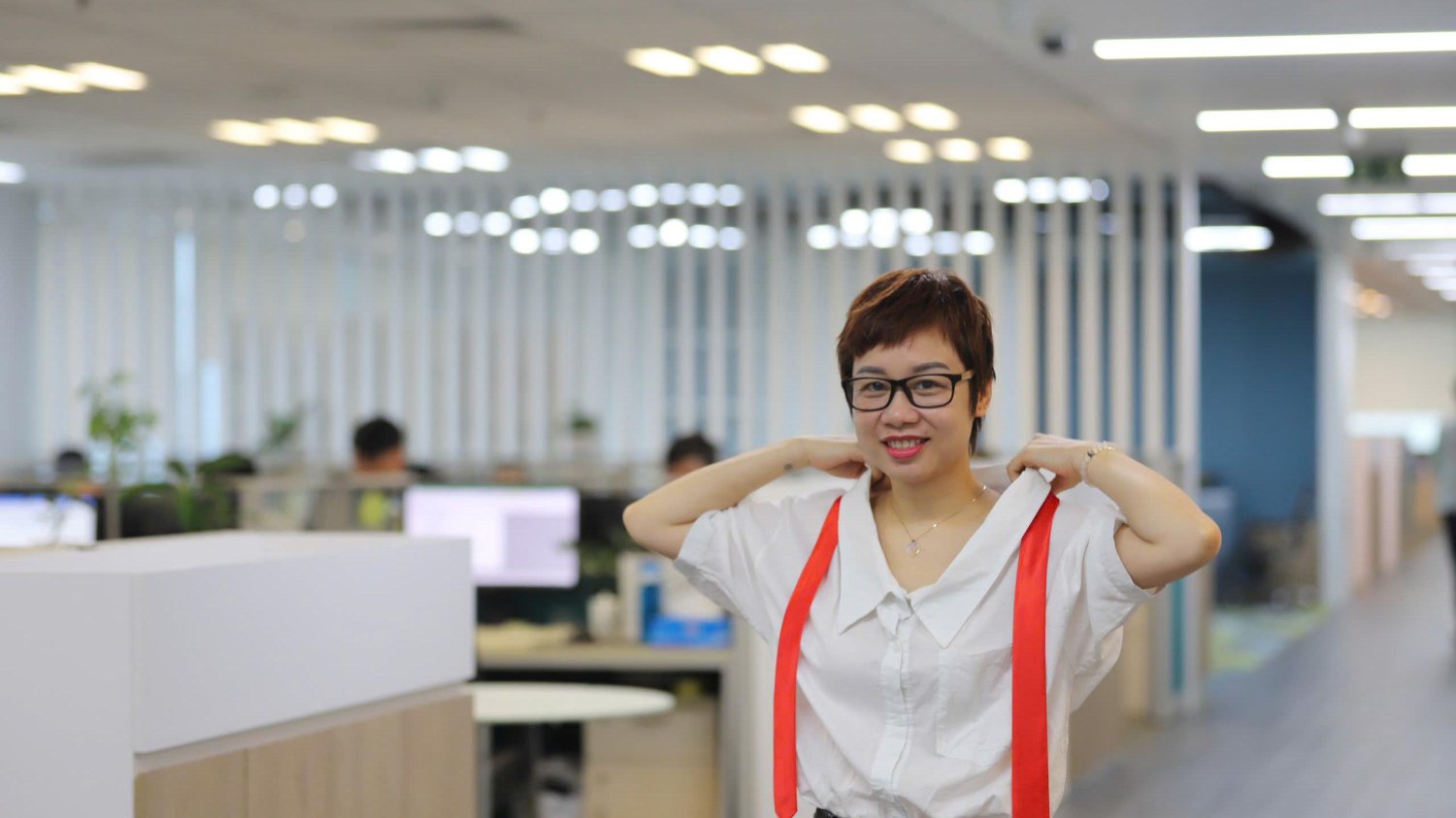 Giữa bão giông vẫn sống đời rực rỡ