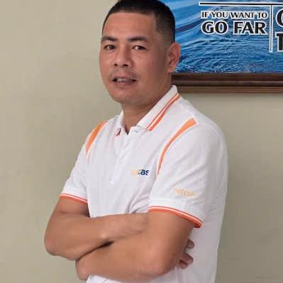 Xanh cỏ hay đỏ ngực?