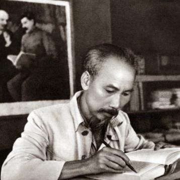 Hồ Chí Minh - Khát vọng cứu nước, cứu dân và ánh sáng soi đường cho dân tộc