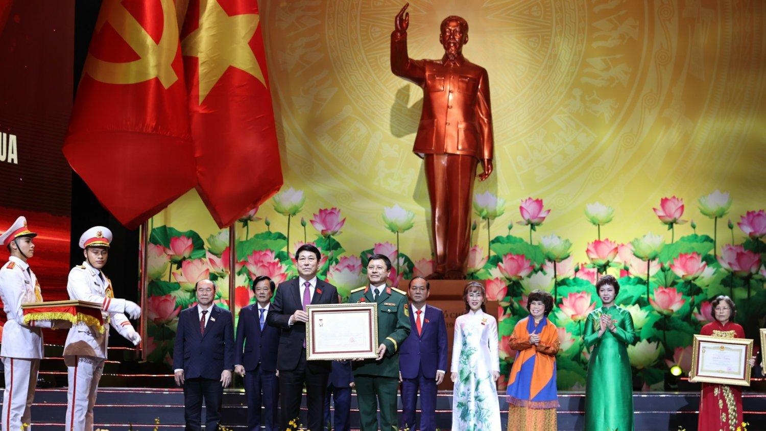 Viettel Global và Viettel Campuchia cùng nhận danh hiệu Anh hùng Lao động