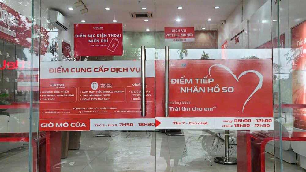 Hàng trăm cửa hàng Viettel trở thành điểm sạc miễn phí cho người dân