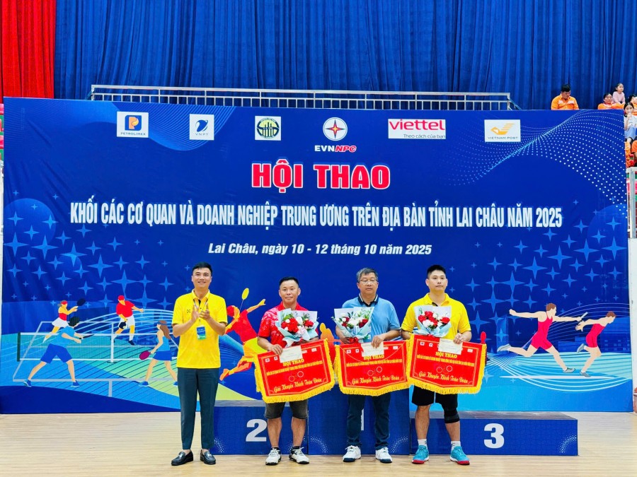 Viettel Lai Châu nhận giải Khuyến khích toàn đoàn