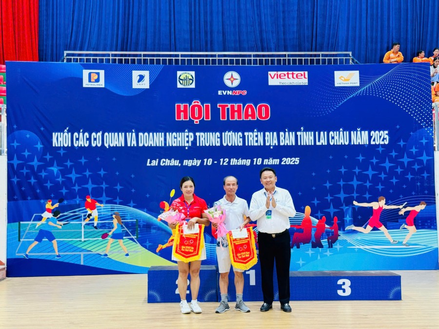 Đồng chí Phạm Thị Hiệp - CNKD Cụm Lai Châu đạt danh hiệu VĐV cao tuổi nhất