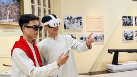 Theo chân sinh viên Đại học Phương Đông khám phá AR tại Bảo tàng Lịch sử Quốc gia