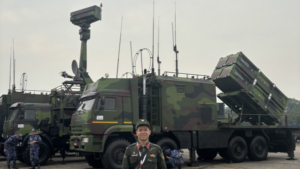 Hai năm đầu làm quang học tại VHT